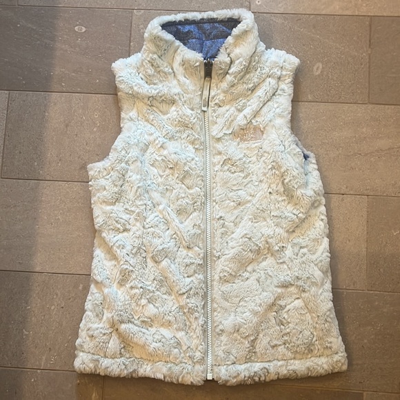 Like New The North Face Girls Size S (7/8) Reversible Vest (Blue/light blue fur) - Picture 2 of 5